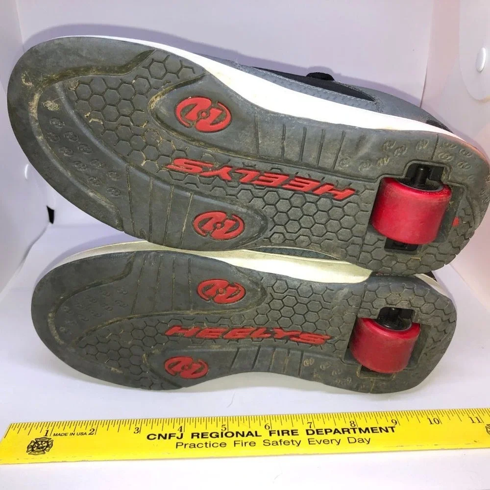 Heelys‎ Black & Gray Sneakers w/Red Piping Men's 7